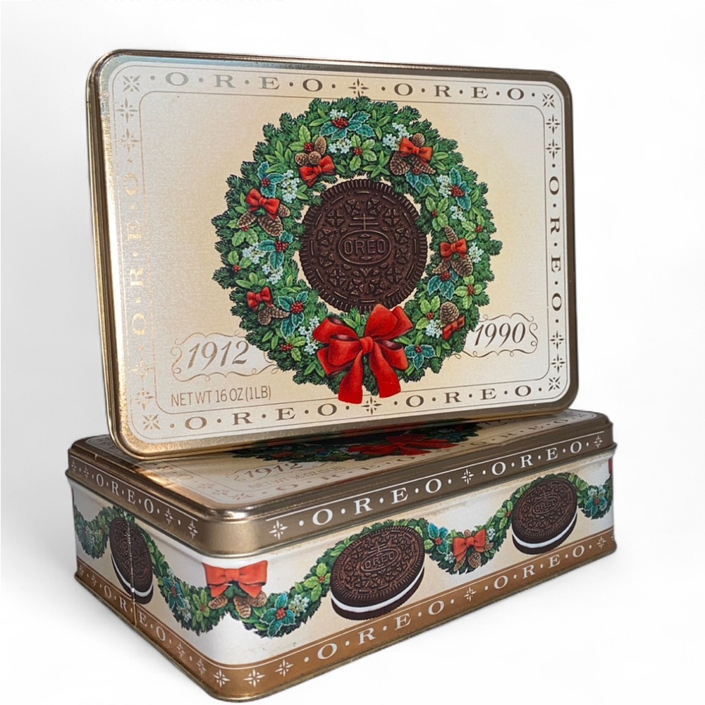 Oreo 90’s Holiday Tin with Festive Wreath Design
